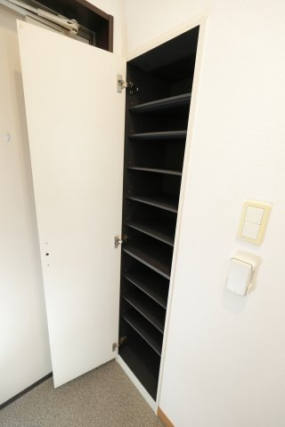 リブリ・Sunnyの玄関