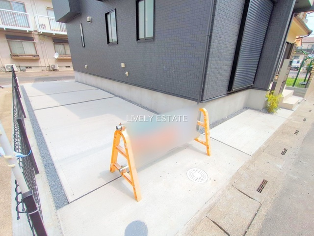 草加市谷塚仲町 新築分譲住宅の駐車場