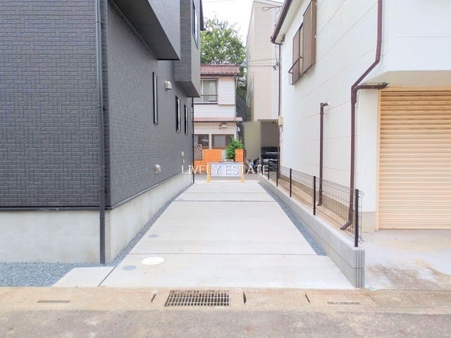 草加市谷塚仲町 新築分譲住宅の駐車場