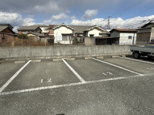 メゾン高須の駐車場
