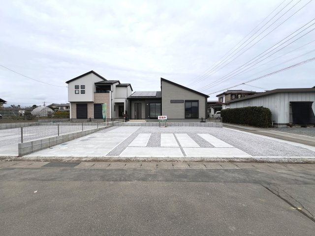 新築　富岡市宮崎　GRAFARE　１号棟の駐車場|　駐車スペースは並列3台分可能です！

