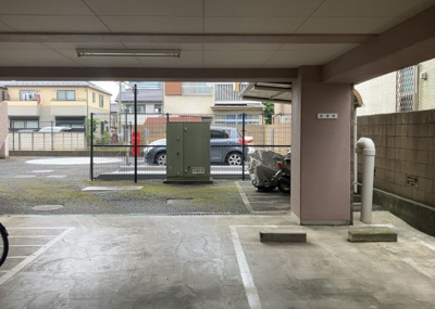 【駐車場】 | グランフォーリア八王子 | 駐車場と明記されていても、最小スペースでつくられた駐車場だと大型車は駐車できなかったり、出入りしにくくなったりする可能性があります。お車のサイズと購入したい物件の駐車場のサイズを現地で確認しましょう。