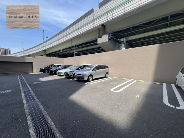 ファミール都島パークサイドの駐車場