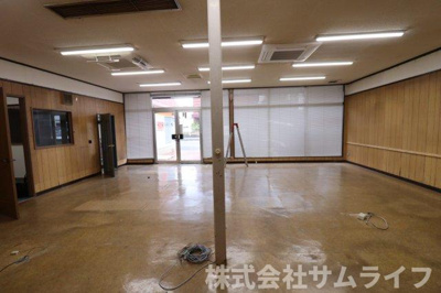 【居間・リビング】 | 川津倉庫付き事務所