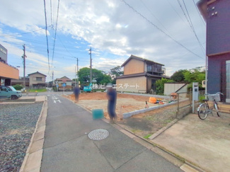 【前面道路含む現地写真】