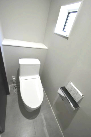 下井草2丁目・新築戸建のトイレ