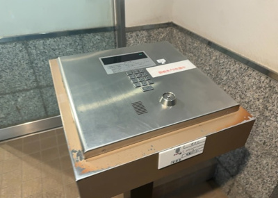 【防犯設備】 | ライオンズマンション八王子第六 | 当然のことではありますが、オートロックやセンサーライト、ホームセキュリティーなどの防犯設備があれば、小さいお子様がいるご家庭も安心ですよね！まず物件購入の際は、防犯設備もチェックするようにしましょう。