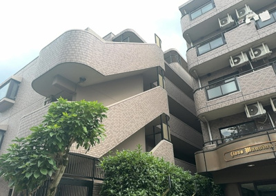 【内装】 | ライオンズマンション八王子第六 | 共有部分は、住民なら誰もが使える設備のこと。例えば駐車場やエレベーター、インターネット設備、セキュリティ設備などがあります。他にも、マンションの廊下・外部階段やエントランス・ゴミ置き場などがあります。