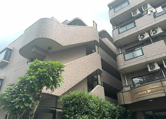 【内装】 | ライオンズマンション八王子第六 | 共有部分は、住民なら誰もが使える設備のこと。例えば駐車場やエレベーター、インターネット設備、セキュリティ設備などがあります。他にも、マンションの廊下・外部階段やエントランス・ゴミ置き場などがあります。