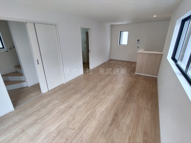 【居間・リビング】 | ふじみ野市南台　2期　全2棟　2号棟 | 開放感があり日当たり良好です