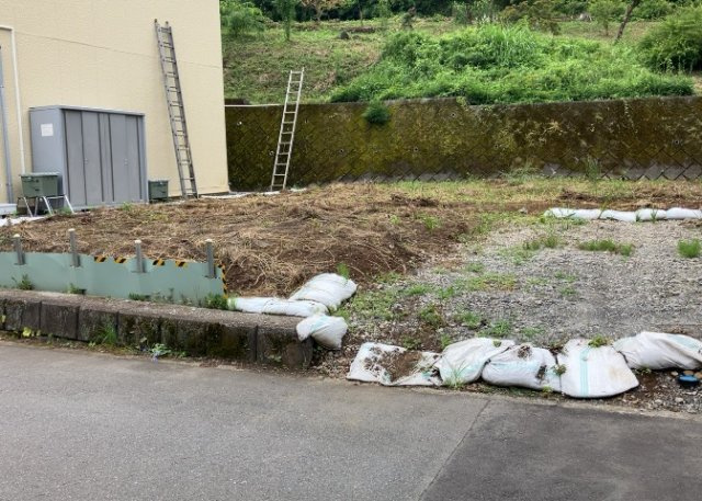 【外観】 | 土地の面積＝住宅面積ではありません。建ぺい率の問題などで、土地のある場所によって住宅を建てられる面積は限られています。高さもしかり、「土地」という言葉の中には、建築条件も含まれると考えておきましょう。