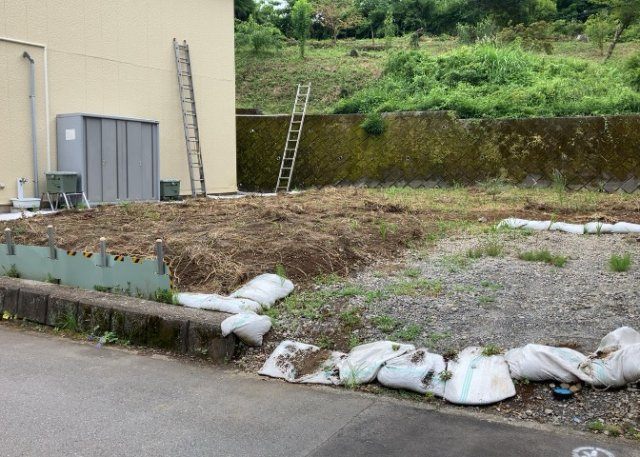 【外観】 | 土地購入を検討されている場合、境界杭がない状態で購入してしまうと境界確定測量をする必要があり、費用がかかります。購入の前に、売主、隣土地所有者立ち合いのもと境界を確定し境界杭を設置するのがベストです。