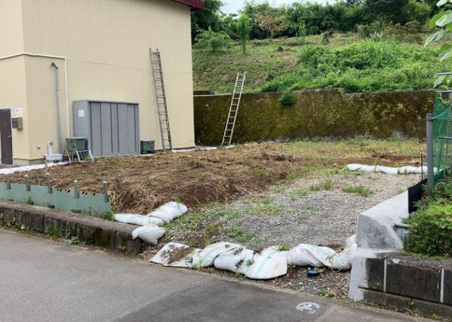 【外観】 | 人が暮らすうえで日光は大切な要素となります。日当たりの良さは譲れないポイントですね。併せて近くに大きな建築物の建築予定がないか、あるいはそれが可能な土地が近くにないか事前に確認することもお勧めします。