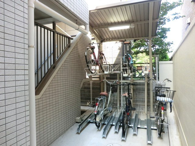 ピニエール浦和岸町のその他共用部分|★敷地内に自転車駐輪場を完備★