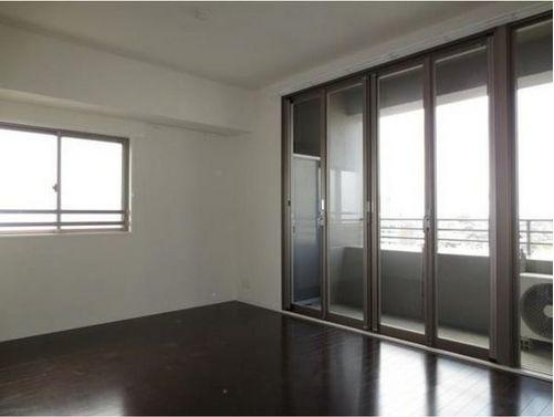 ピニエール浦和岸町の居間・リビング|★広々１１帖のリビング・ダイニングです。★