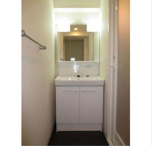 ピニエール浦和岸町の洗面所|★独立洗面台付き。★