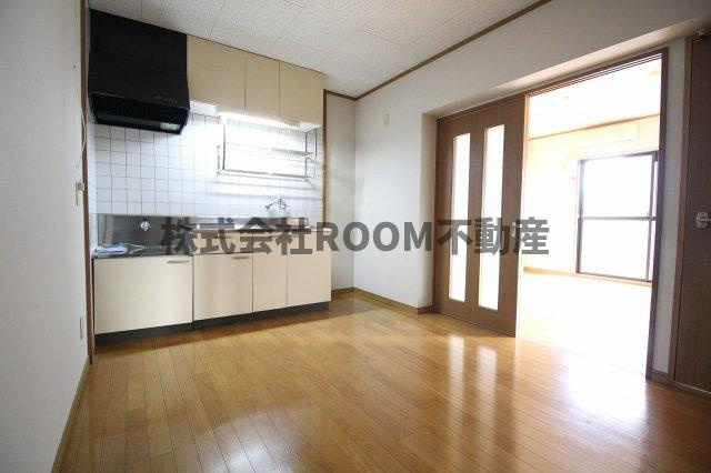 わかくさマンションの居間・リビング|使いやすい居間です