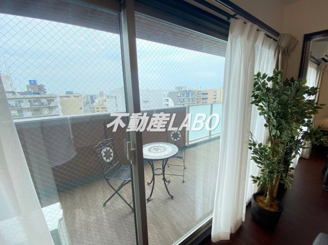 プレジオ難波WESTのバルコニー