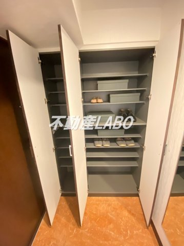 プレジオ難波WESTの玄関