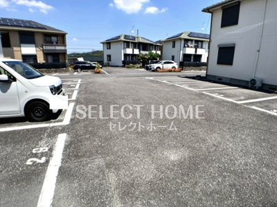 【駐車場】 | ベルパーク丸山G棟 | 駐車場に車を止められます