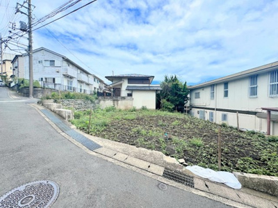 【前面道路含む現地写真】 | 旭区東希望が丘　新築戸建て | ◆前面道路も幅員があり車の運転も安心！前面道路は閑静な住宅地。車通りの少ない道路です。お子様にも安心です。