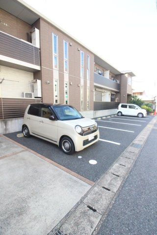 MAISON DE MONTICULEの駐車場