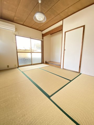 大内矢田南戸建ての和室|い草の香りが落ち着く素敵な和室です