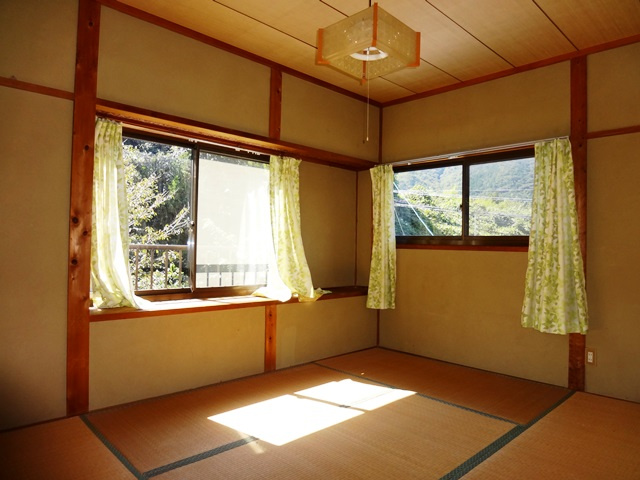 山口市下小鯖の和室|畳の上でゆっくりとくつろげる和室です