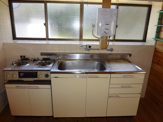 山口市下小鯖のキッチン|コンパクトなキッチンで掃除もラクラク