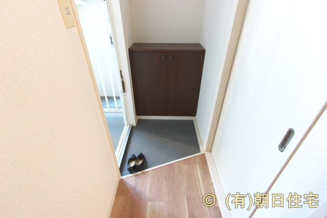 SKハイツの玄関