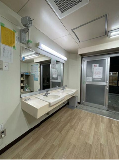 【その他共用部分】 | 春日居ライフピアマンション 4階 想定利回り13.22％ 内装リフォーム済み | 大浴場洗面台