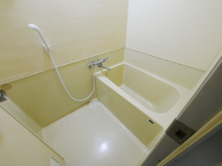 【浴室】 | 春日居ライフピアマンション 4階 想定利回り13.22％ 内装リフォーム済み | 綺麗なバスルーム　温泉が引き込まれています。お部屋で温泉に浸かれます。