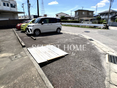 【駐車場】 | グランパス八帖B | カースペースがあります