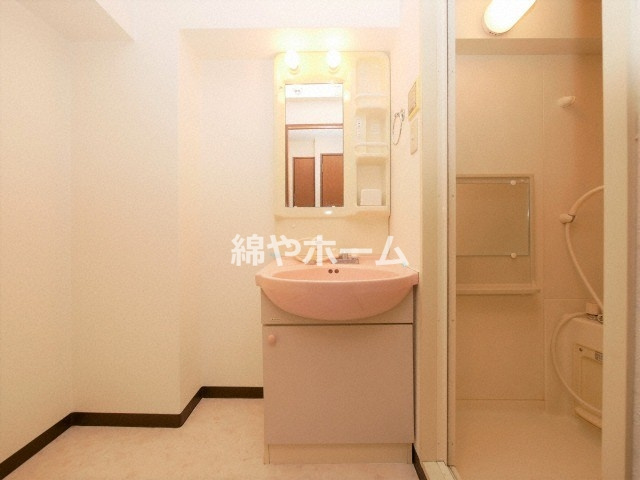 エミネンスパレスの独立洗面台|使いやすい独立洗面台です