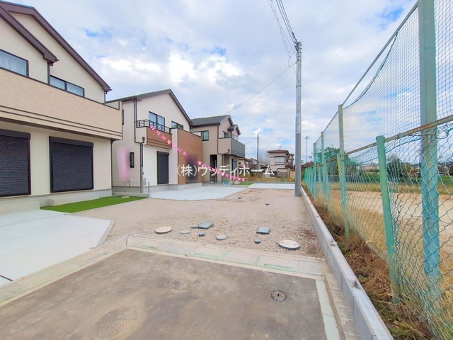 春日部市備後東3期　新築一戸建て　G号棟の前面道路含む現地写真