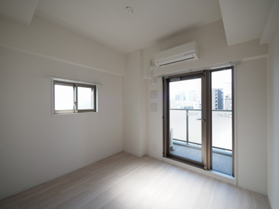 【居間・リビング】 | エスリード大阪梅田リュクス | こちらのリビングで趣味の時間をお楽しみください