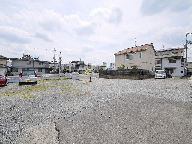 ハイツ恋の窪の駐車場|カースペースがあります