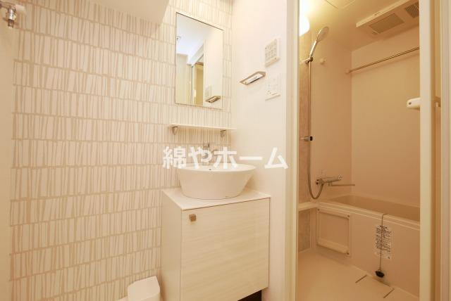 エスリード長居公園PARK AVENUEの独立洗面台|独立洗面台、朝の身支度には欠かせません