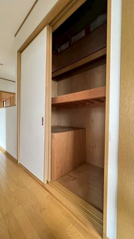 東有岡3丁目の収納|廊下収納付き