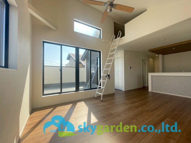 藤沢市片瀬海岸5期　新築戸建　全3棟1号棟の居間・リビング