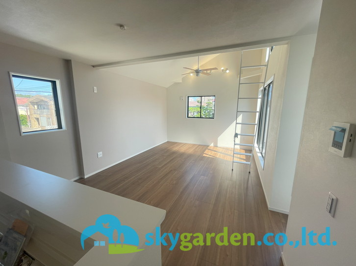 藤沢市片瀬海岸5期　新築戸建　全3棟1号棟の居間・リビング