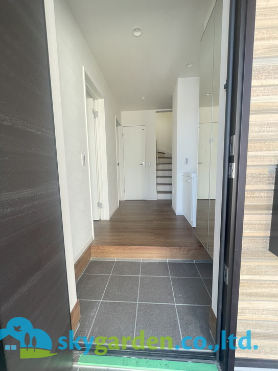 藤沢市片瀬海岸5期　新築戸建　全3棟1号棟の玄関