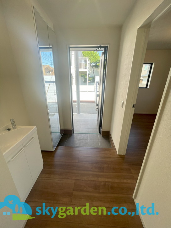 藤沢市片瀬海岸5期　新築戸建　全3棟1号棟の玄関