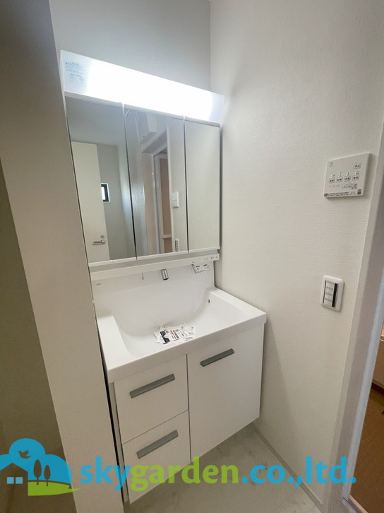 藤沢市片瀬海岸5期　新築戸建　全3棟1号棟の独立洗面台