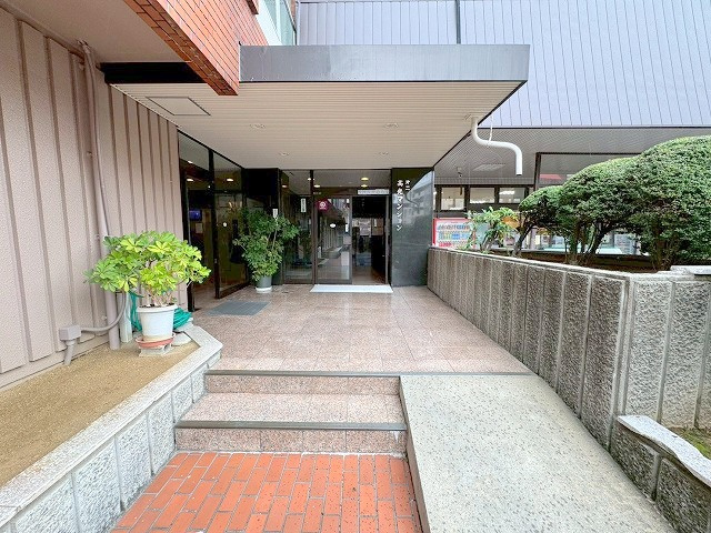 第6高光マンションのエントランス