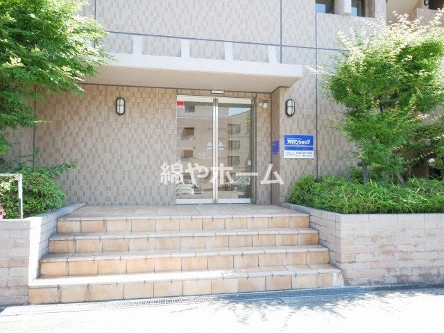 サンティールのエントランス|落ち着いたエントランスです