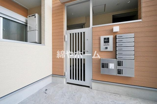 ルカセレーヌのエントランス|落ち着いたエントランスです