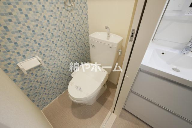 ルカセレーヌのトイレ|落ち着いた色調のトイレです