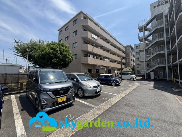 クリオ平塚弐番館の駐車場