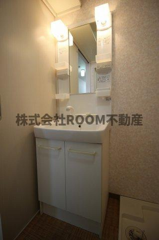 スカイコート年見の独立洗面台|朝の支度にも助かる、独立の洗髪洗面化粧台